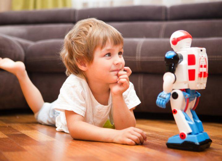 Child-and-robot-718x523
